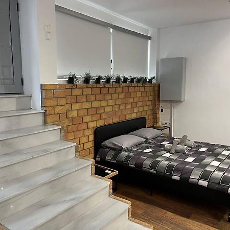 Industrial Studio / Alios 4 / Hilton Area Атина Екстериор снимка
