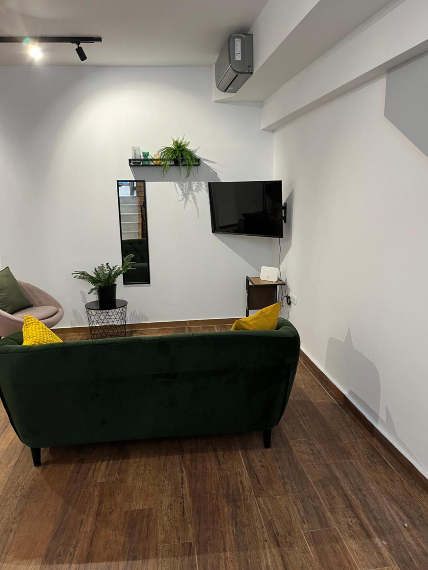 Industrial Studio / Alios 4 / Hilton Area Атина Екстериор снимка
