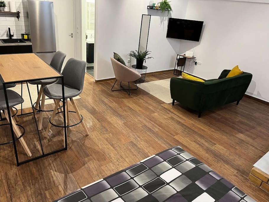 Industrial Studio / Alios 4 / Hilton Area Атина Екстериор снимка